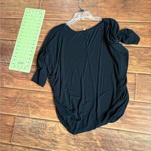 41 Hawthorn Elegant Black Short Sleeve Tee